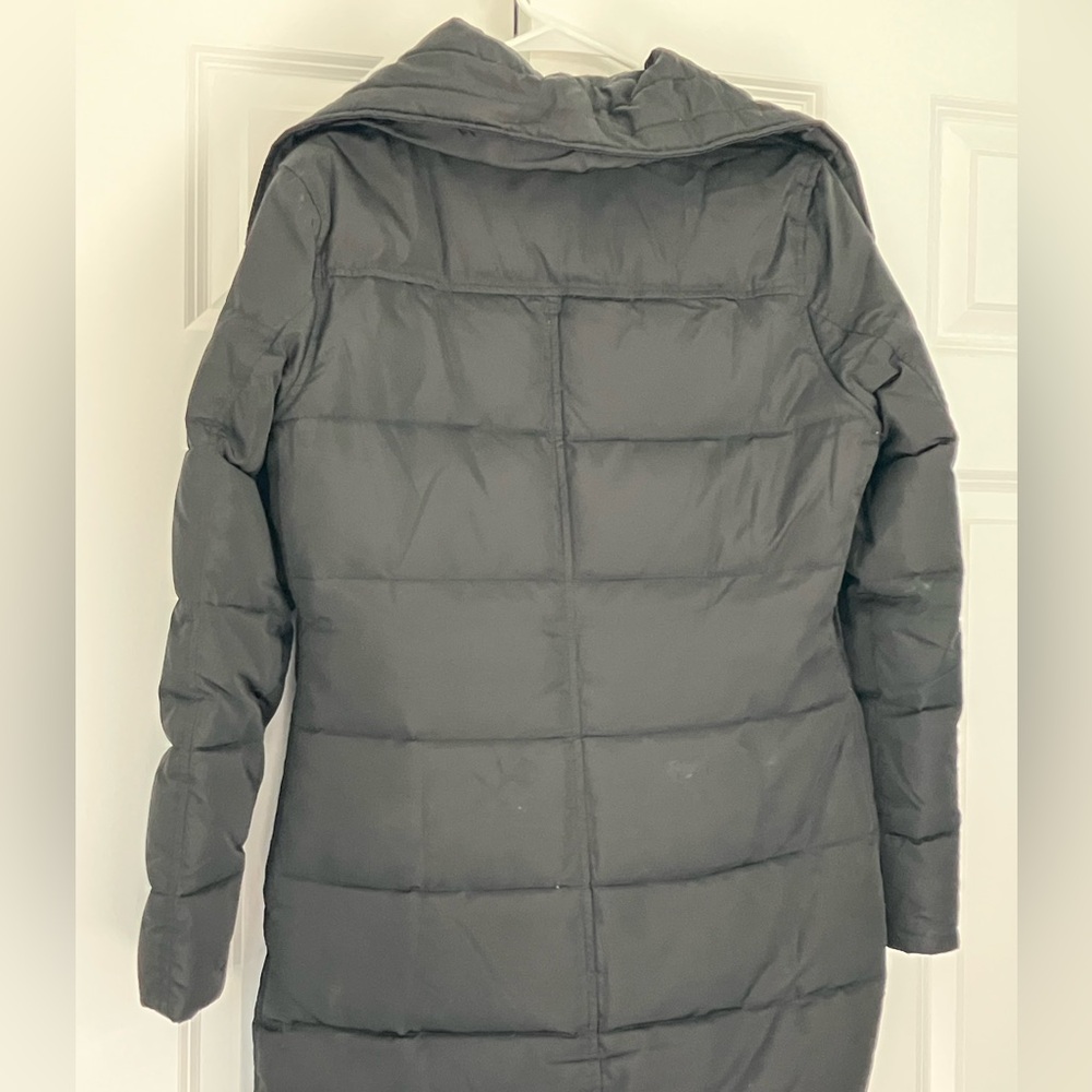 Michael Kors Women’s Black with Gold Buttons Puffer Jacket Size: Medium - Picture 7 of 7